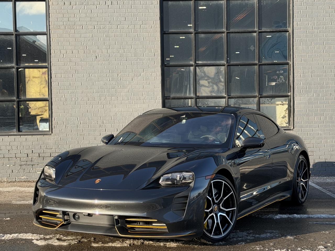 2022 Porsche Taycan Turbo S AWD Photo0