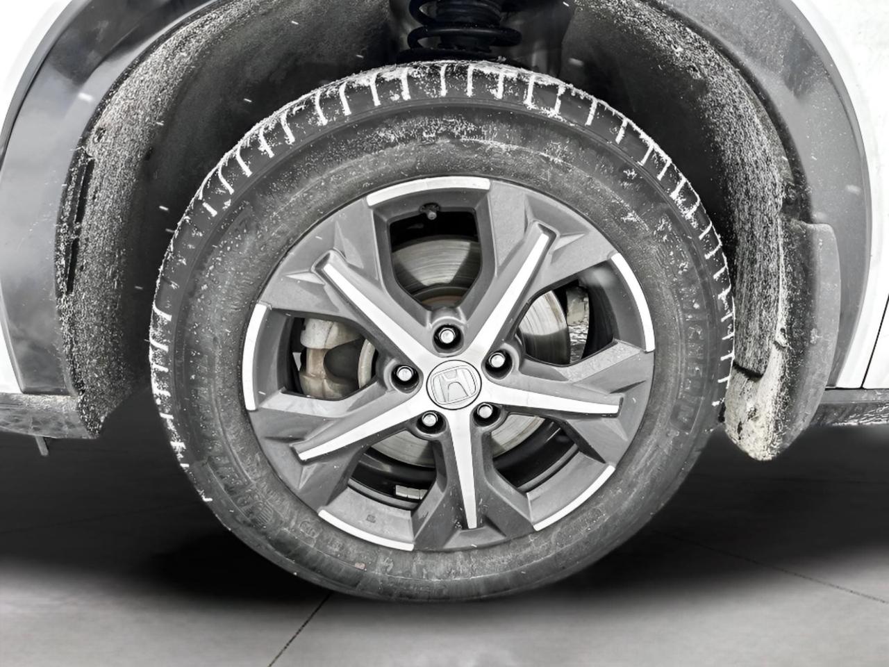 2024 Honda HR-V Navigation System l Heated Seats Photo