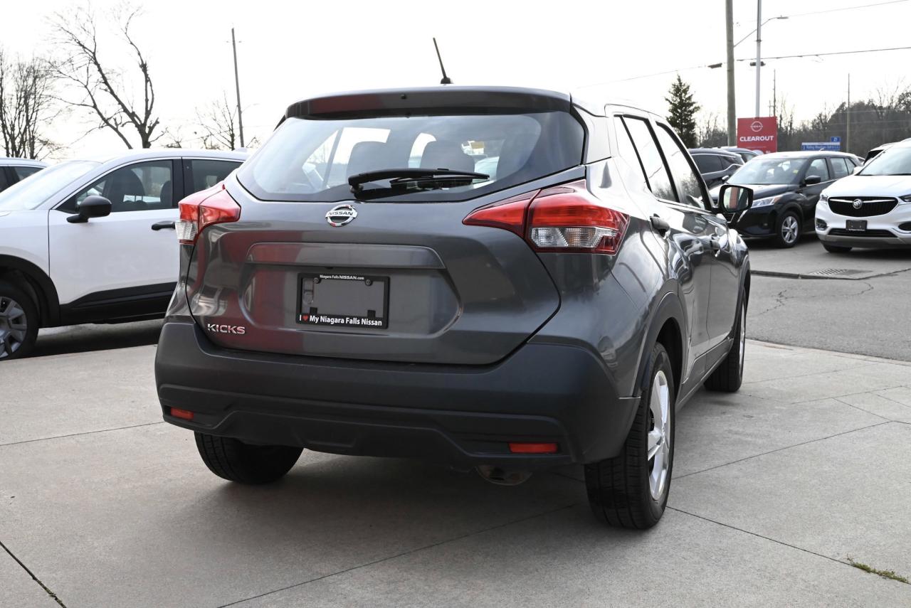 2019 Nissan Kicks S Photo3