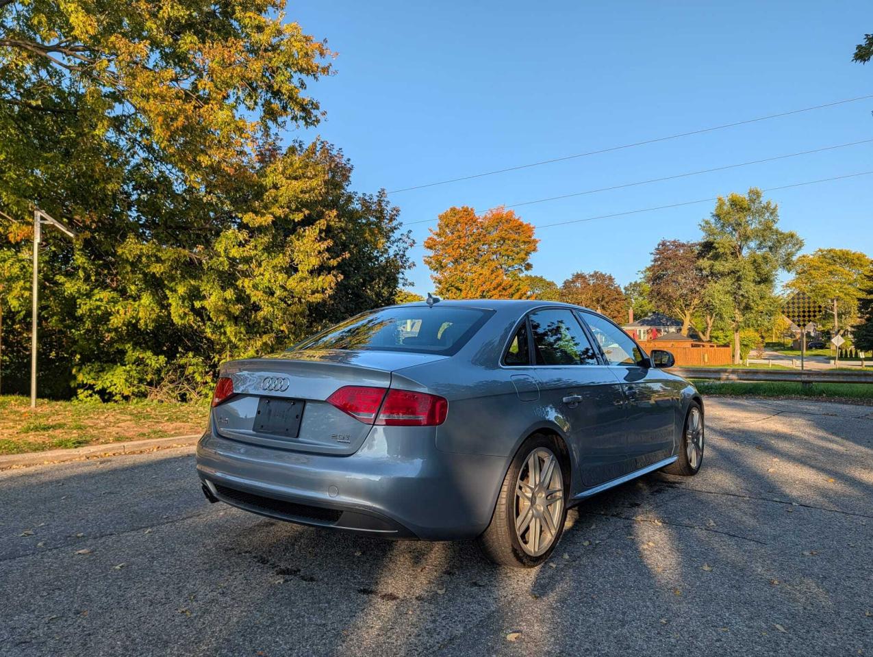 2011 Audi A4 4dr Sdn Man quattro 2.0T Premium Photo4