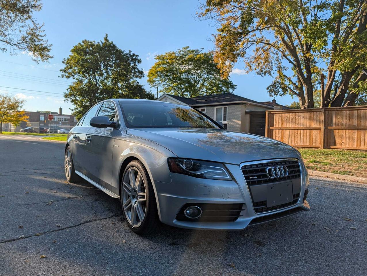 2011 Audi A4 4dr Sdn Man quattro 2.0T Premium Photo
