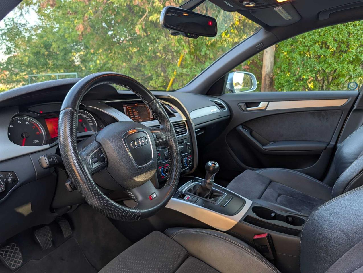 2011 Audi A4 4dr Sdn Man quattro 2.0T Premium Photo