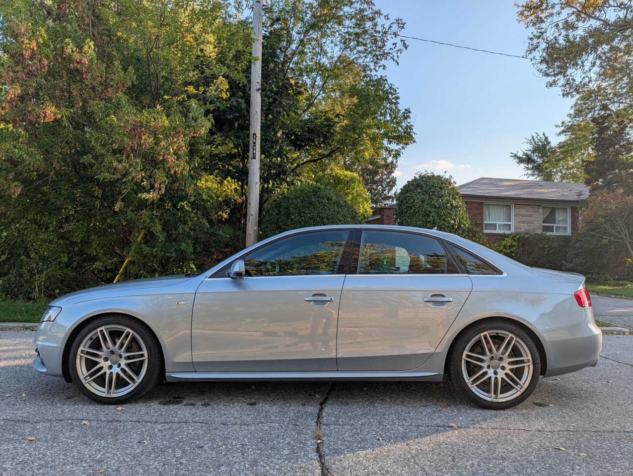 2011 Audi A4 4dr Sdn Man quattro 2.0T Premium Photo