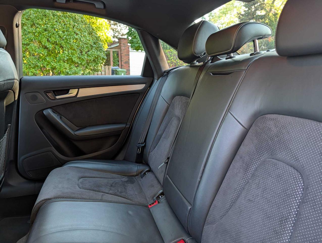 2011 Audi A4 4dr Sdn Man quattro 2.0T Premium Photo