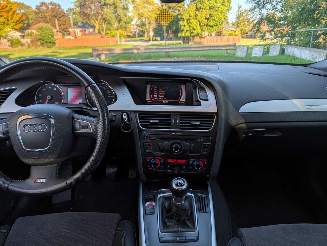 2011 Audi A4 4dr Sdn Man quattro 2.0T Premium Photo