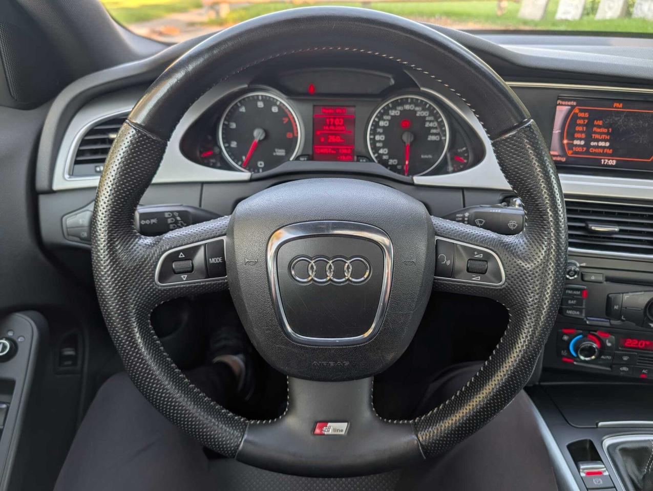 2011 Audi A4 4dr Sdn Man quattro 2.0T Premium Photo