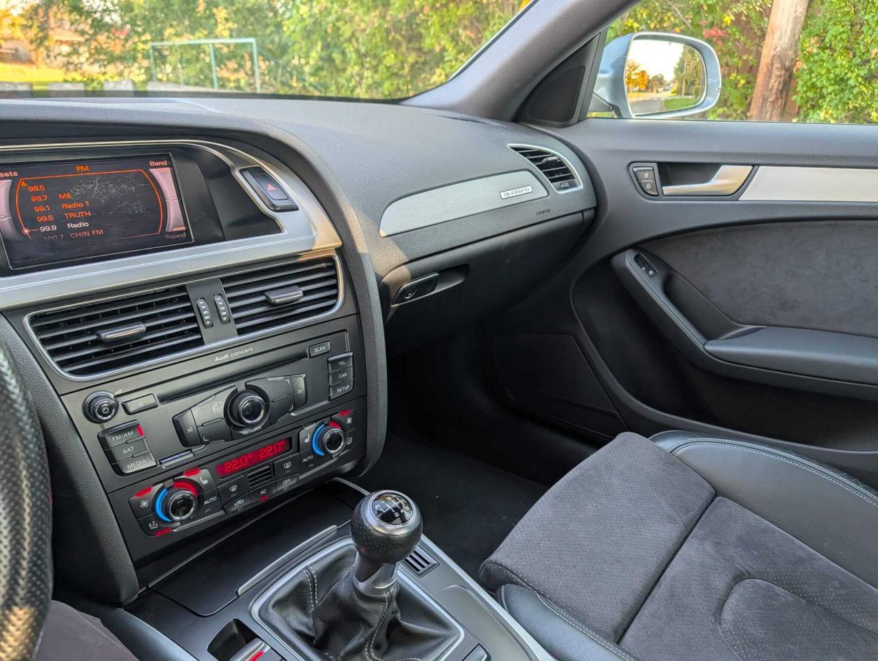 2011 Audi A4 4dr Sdn Man quattro 2.0T Premium Photo