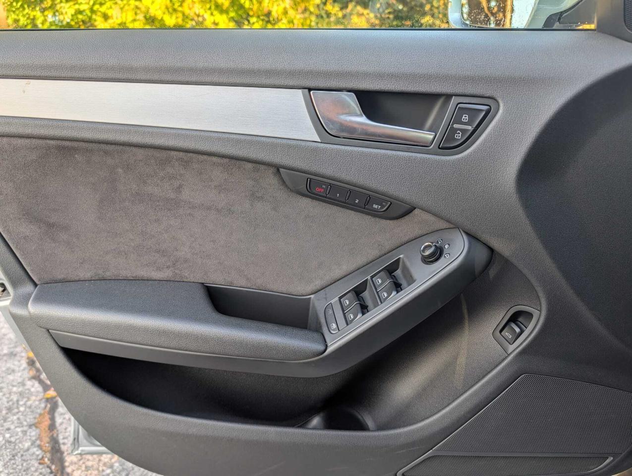 2011 Audi A4 4dr Sdn Man quattro 2.0T Premium Photo