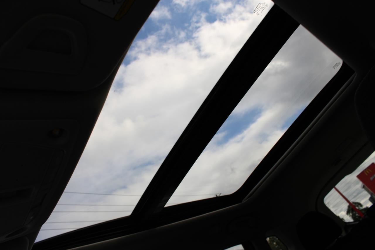 2019 Nissan Rogue SV AWD MOONROOF ONE OWNER CLEAN CARFAX Photo