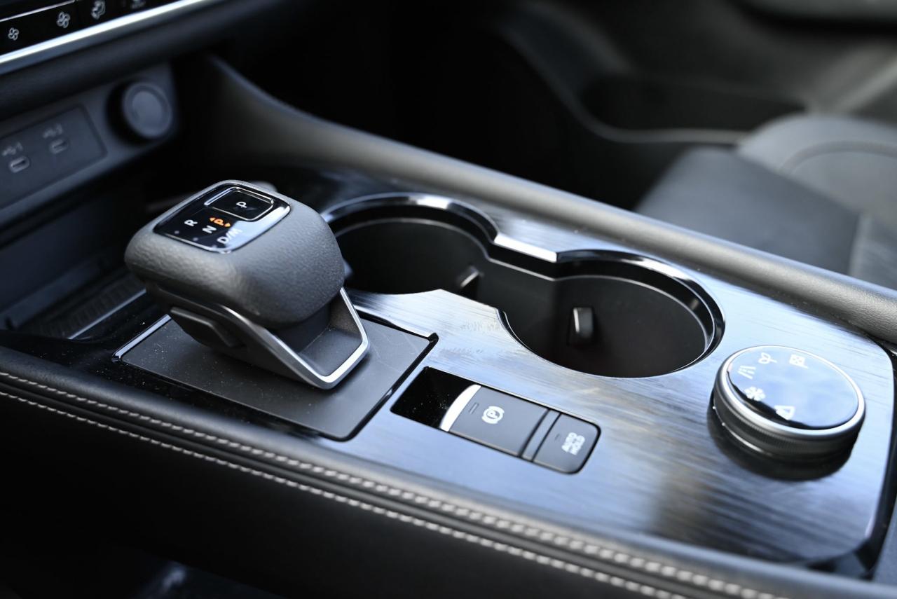 2024 Nissan Rogue Platinum/ Nissan Company Vehicle/ Only/ Low Kilo/ Photo