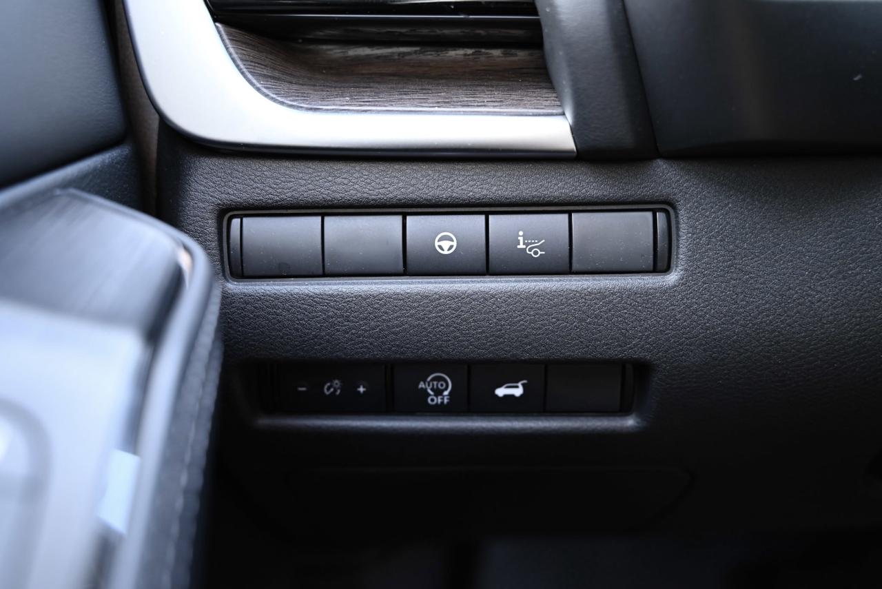 2024 Nissan Rogue Platinum/ Nissan Company Vehicle/ Only/ Low Kilo/ Photo