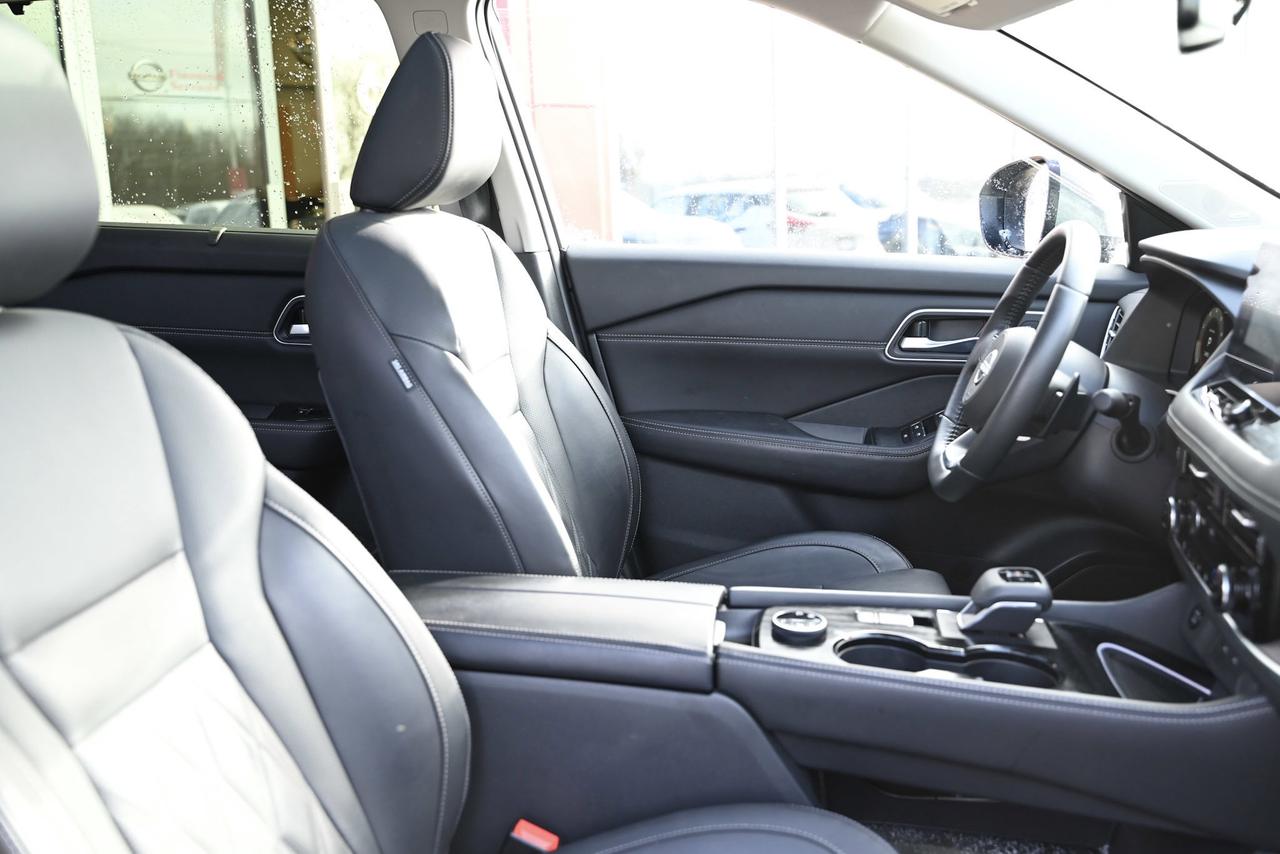 2024 Nissan Rogue Platinum/ Nissan Company Vehicle/ Only/ Low Kilo/ Photo