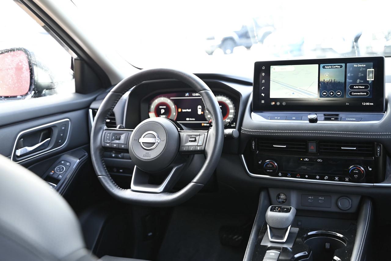 2024 Nissan Rogue Platinum/ Nissan Company Vehicle/ Only/ Low Kilo/ Photo