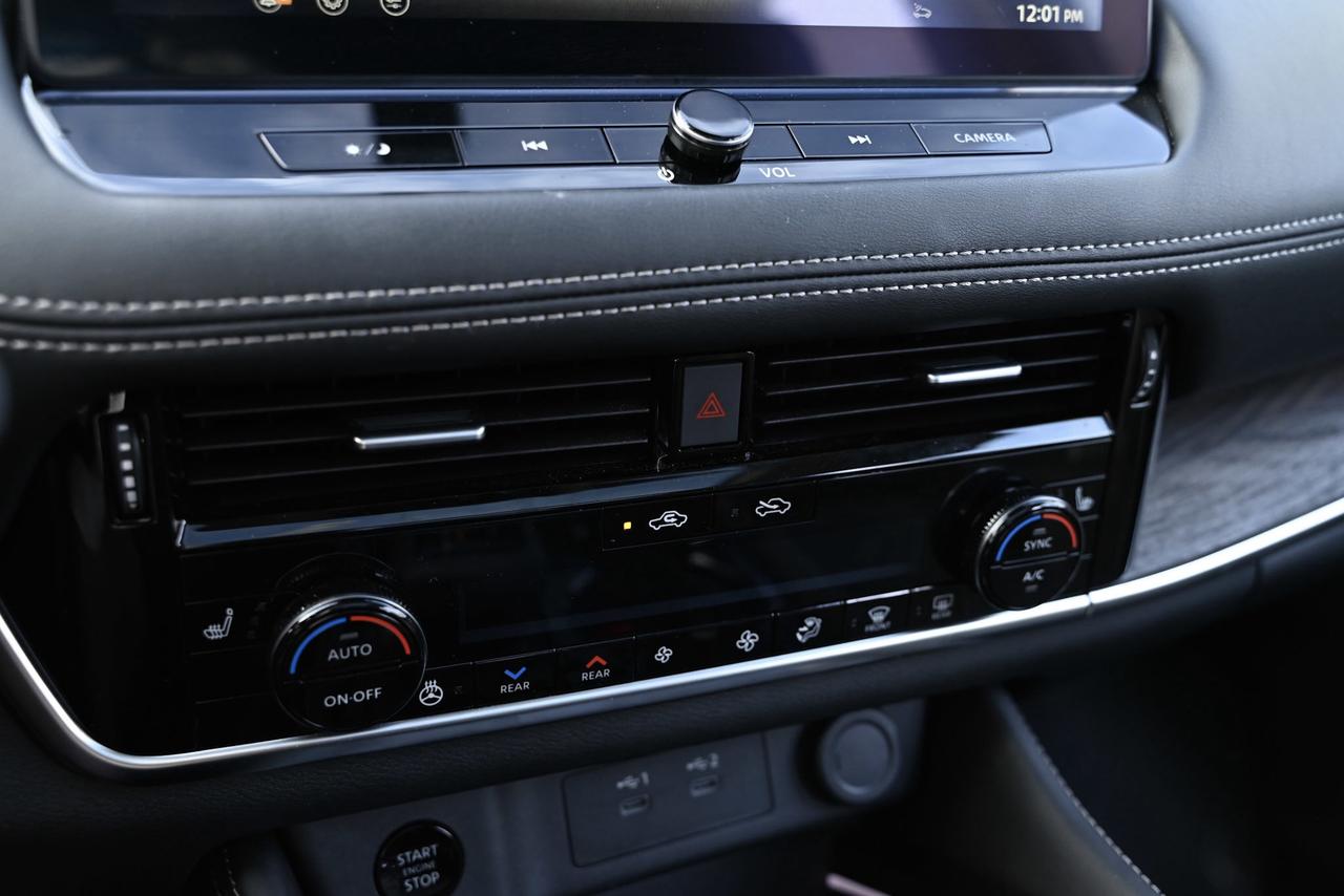 2024 Nissan Rogue Platinum/ Nissan Company Vehicle/ Only/ Low Kilo/ Photo