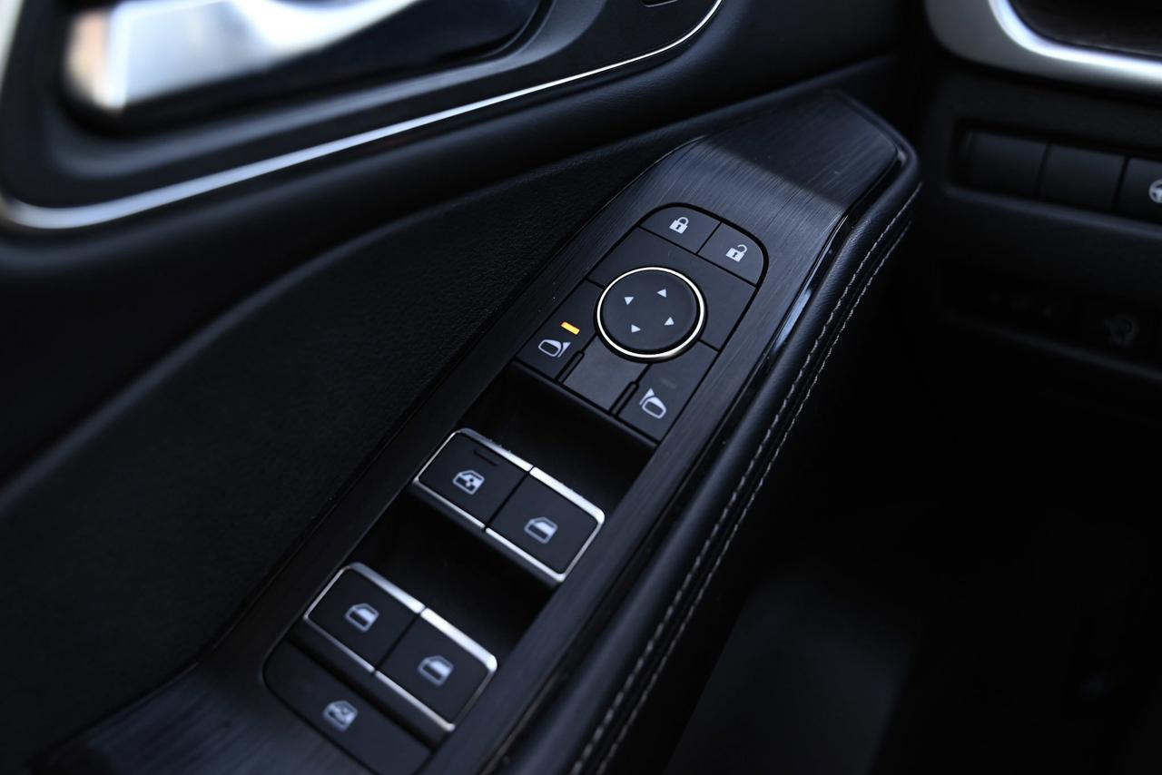 2024 Nissan Rogue Platinum/ Nissan Company Vehicle/ Only/ Low Kilo/ Photo