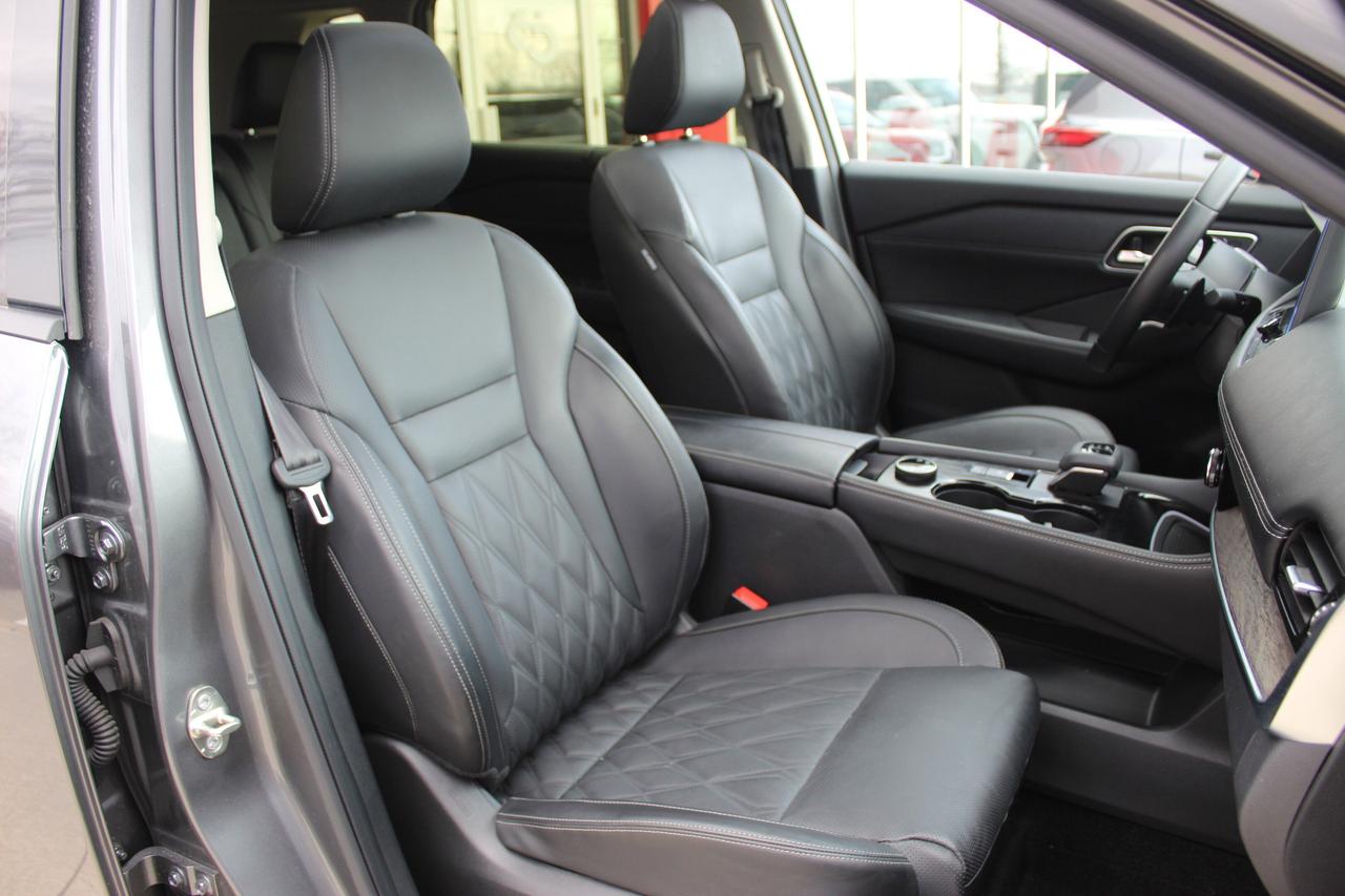 2024 Nissan Rogue Platinum/ Nissan Company Vehicle/ Only/ Low Kilo/ Photo