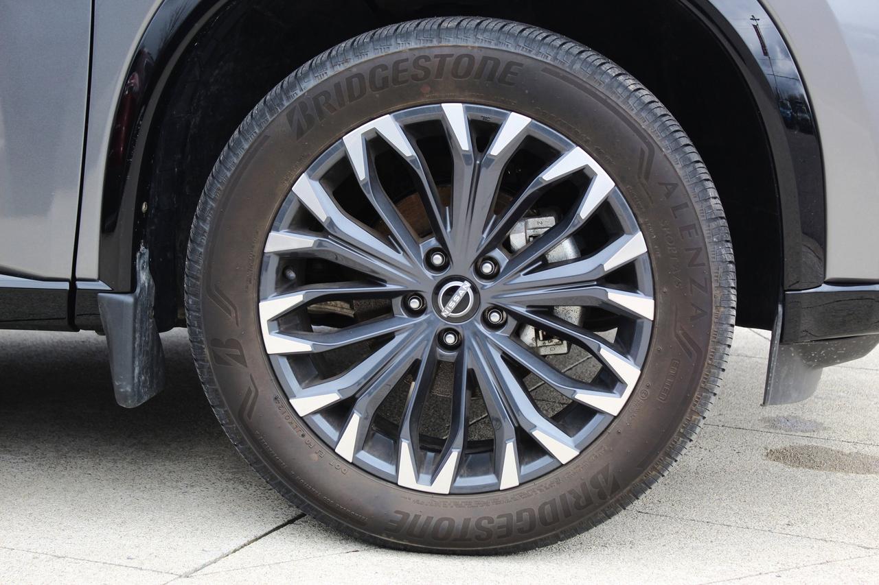 2024 Nissan Rogue Platinum/ Nissan Company Vehicle/ Only/ Low Kilo/ Photo