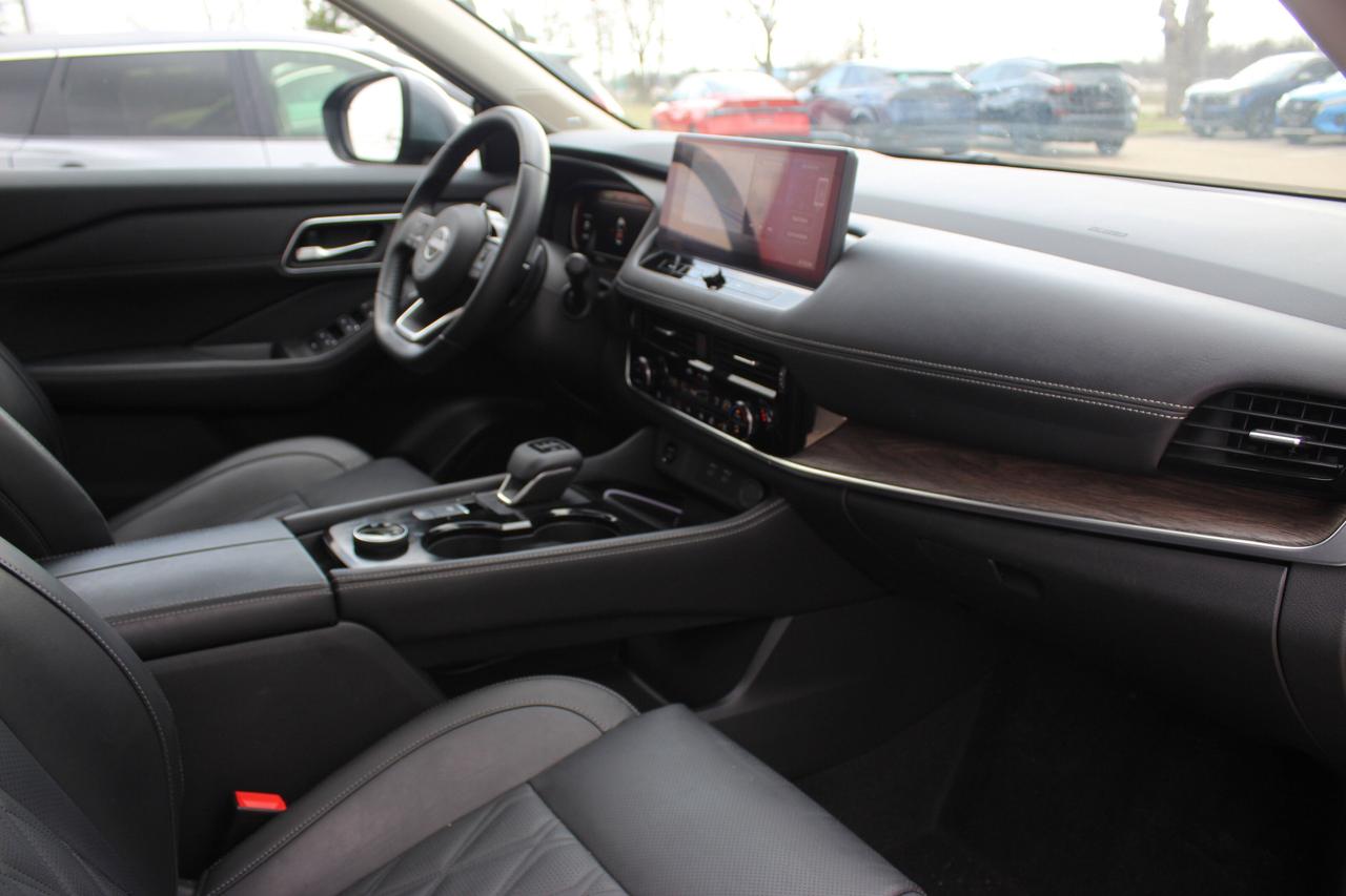 2024 Nissan Rogue Platinum/ Nissan Company Vehicle/ Only/ Low Kilo/ Photo