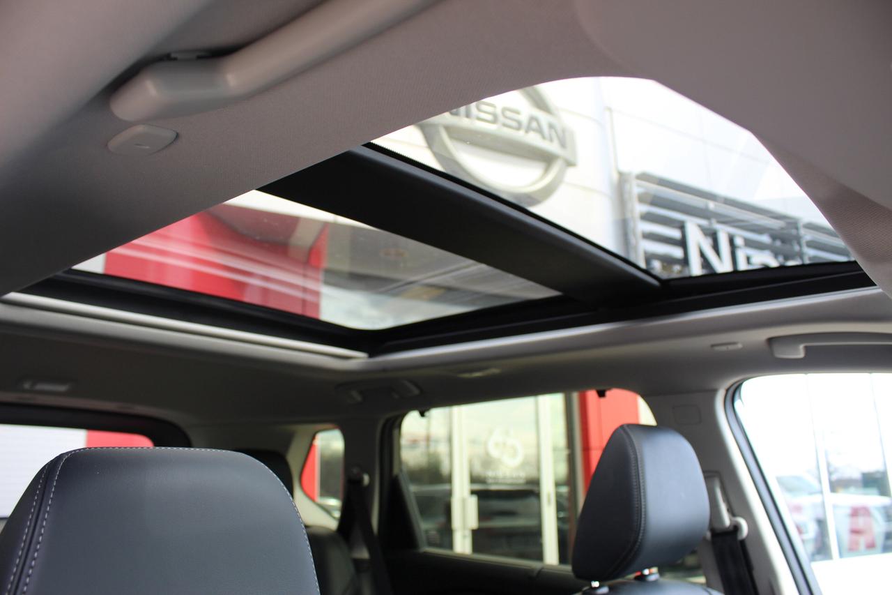 2024 Nissan Rogue Platinum/ Nissan Company Vehicle/ Only/ Low Kilo/ Photo