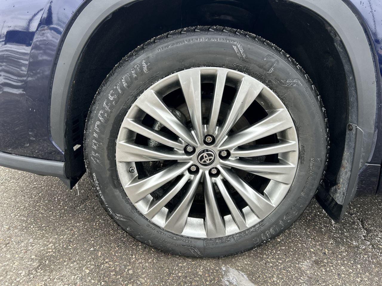 2022 Toyota Highlander Platinum Remote Starter  Panoramic Roof  Leather S Photo