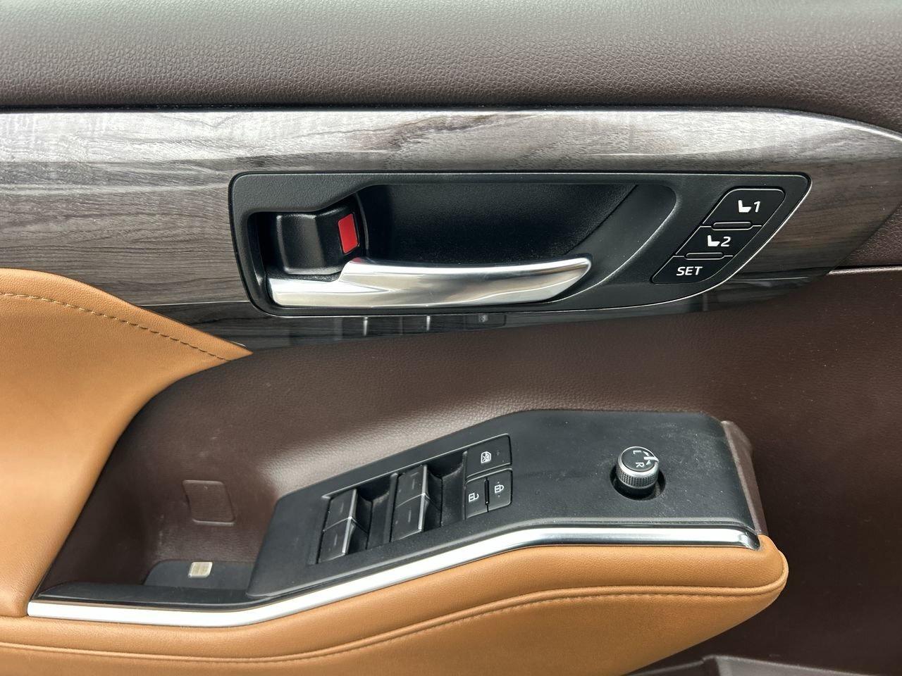 2022 Toyota Highlander Platinum Remote Starter  Panoramic Roof  Leather S Photo