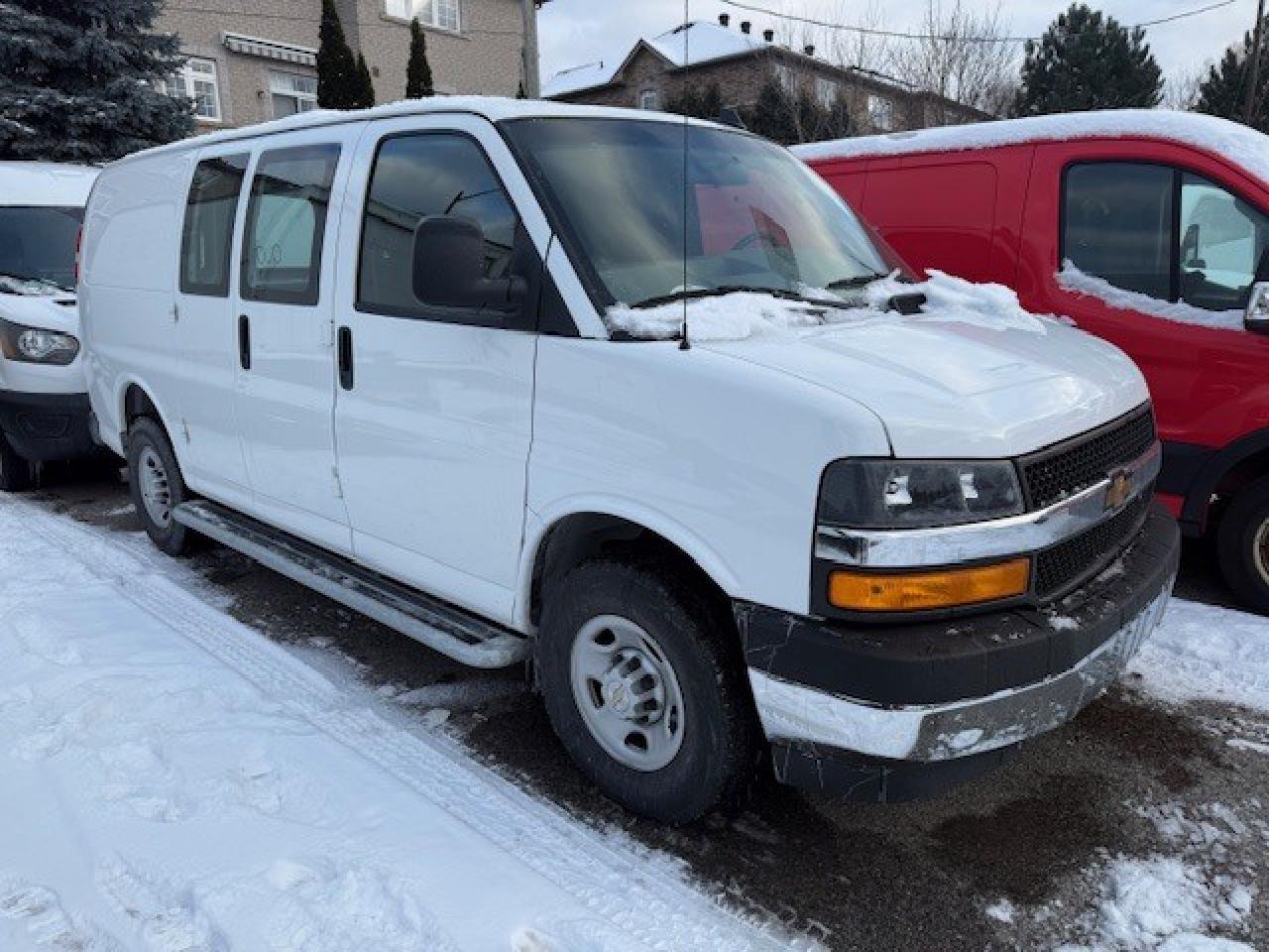 2024 Chevrolet Express 22,000 Kms from new. FACTORY WARRANTY Photo2