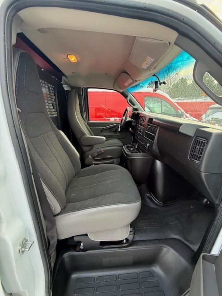 2024 Chevrolet Express 22,000 Kms from new. FACTORY WARRANTY Photo