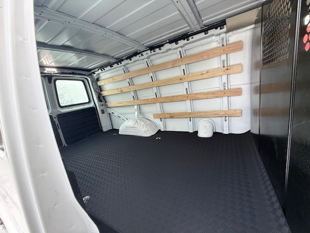 2024 Chevrolet Express 22,000 Kms from new. FACTORY WARRANTY Photo