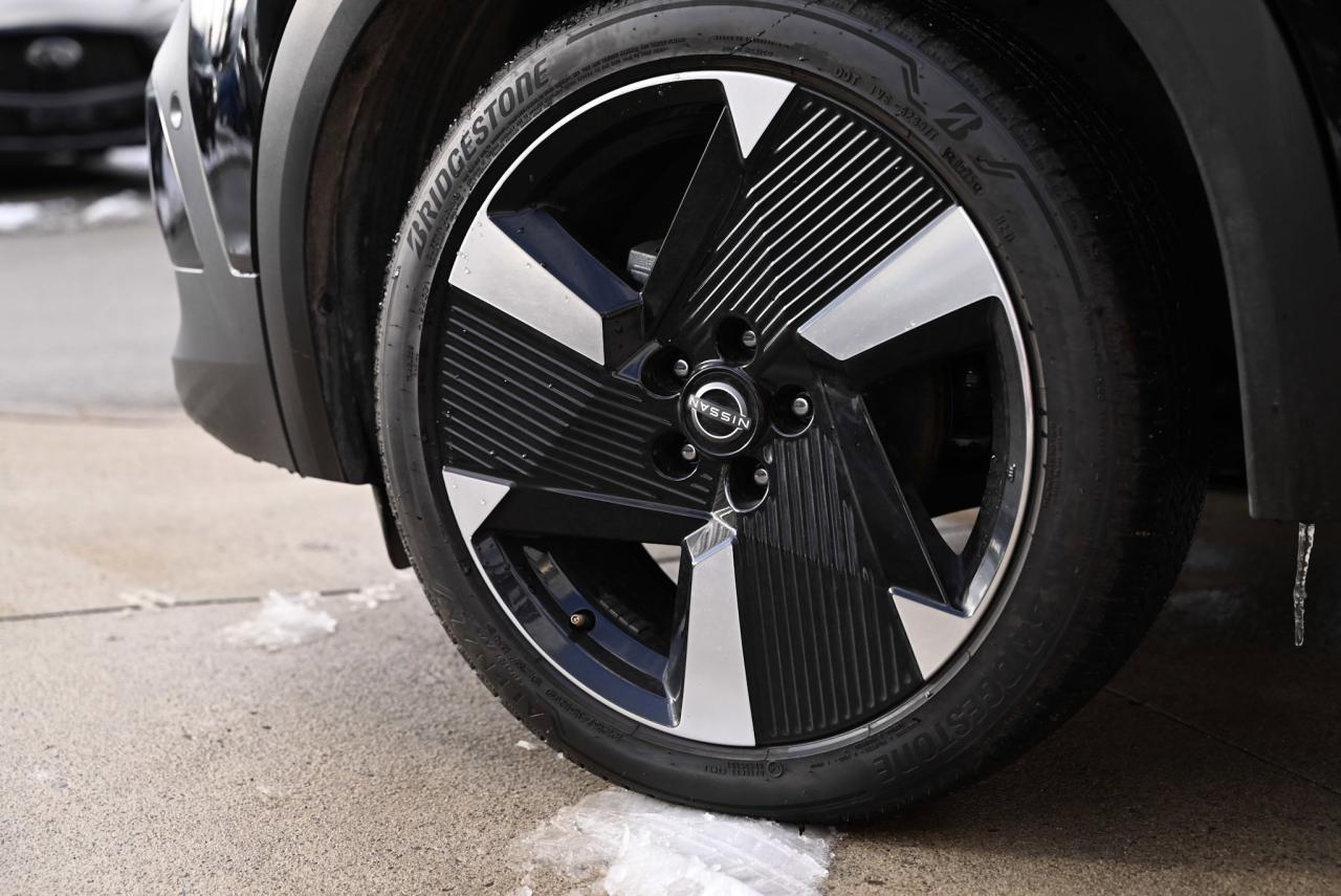 2025 Nissan Kicks SR/ Fully loaded/ Nissan Company Vehicle Photo4