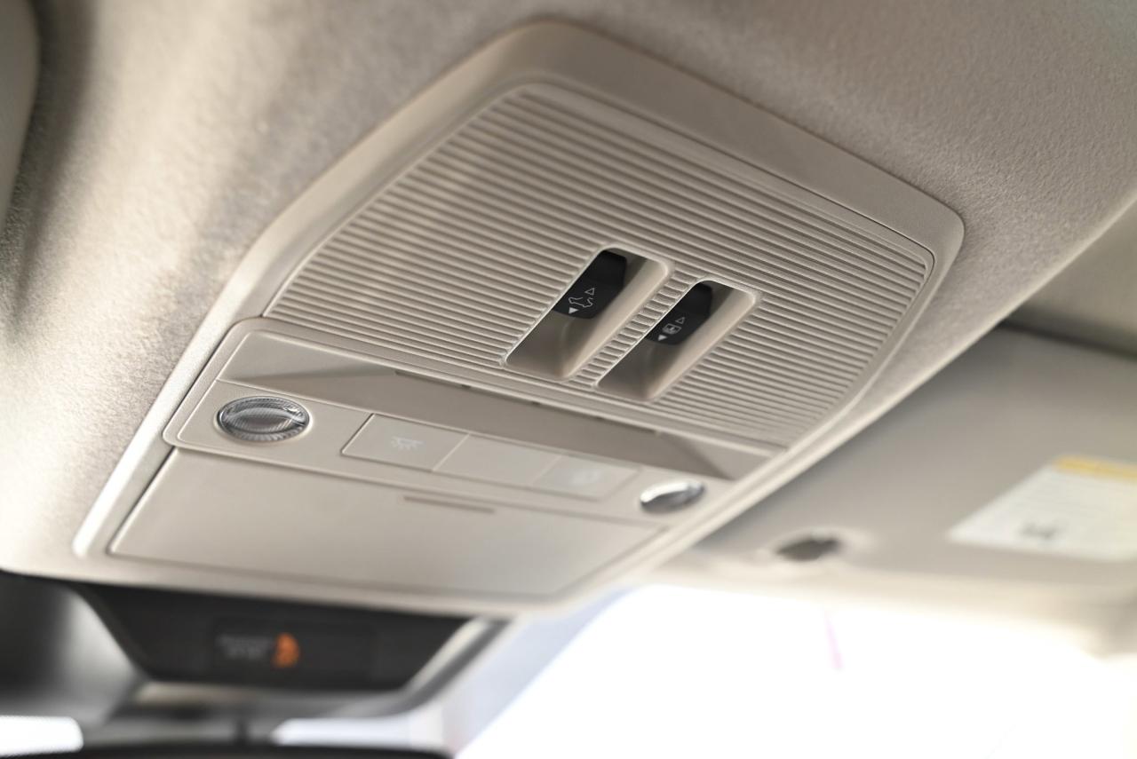 2025 Nissan Kicks SR/ Fully loaded/ Nissan Company Vehicle Photo