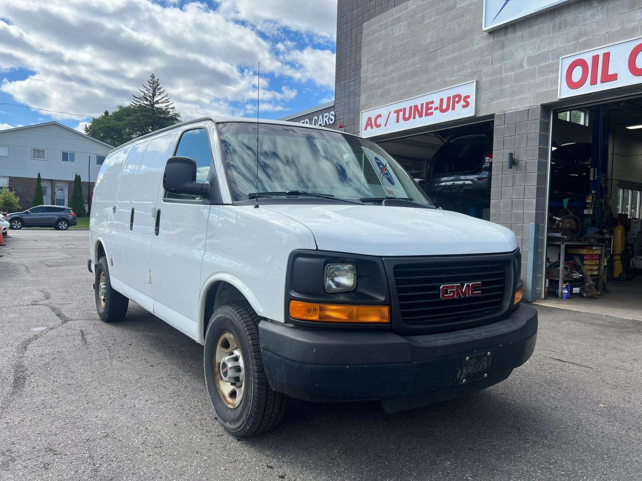 2013 GMC Savana Cargo Van RWD 2500 • Accident Free Photo2