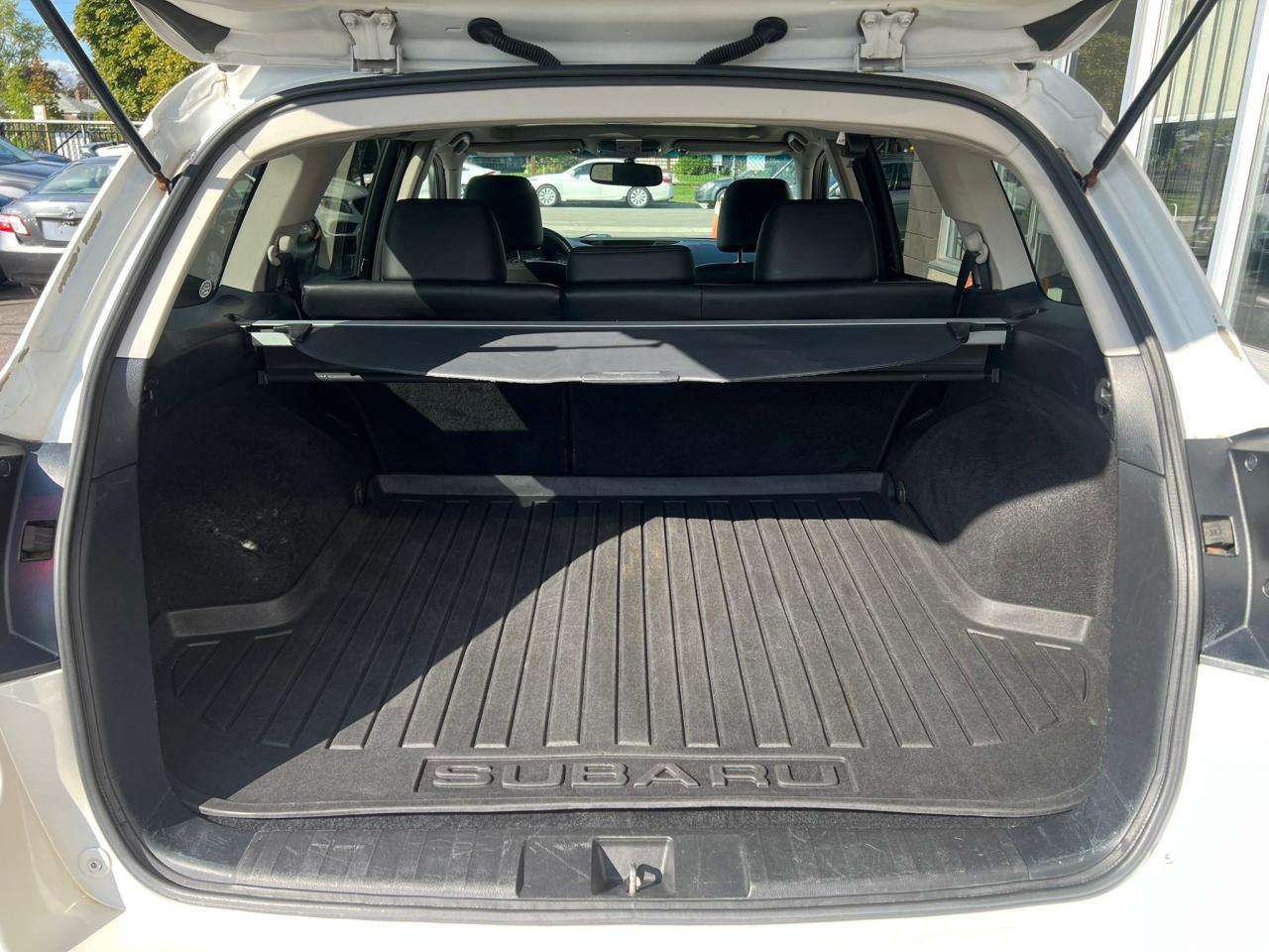 2014 Subaru Outback 4dr Wgn H4 Auto 2.5i Limited Photo