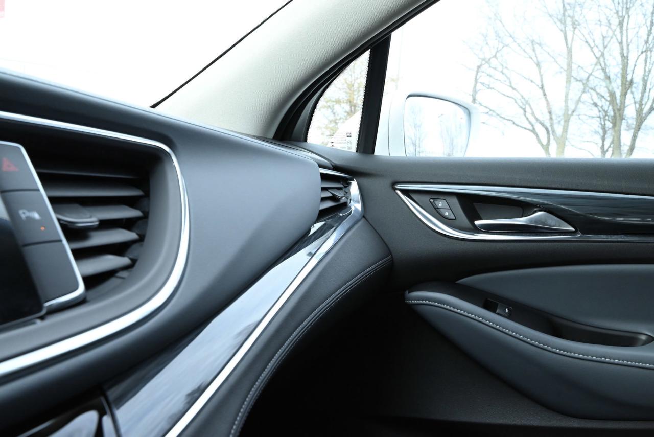 2019 Buick Enclave Essence Photo