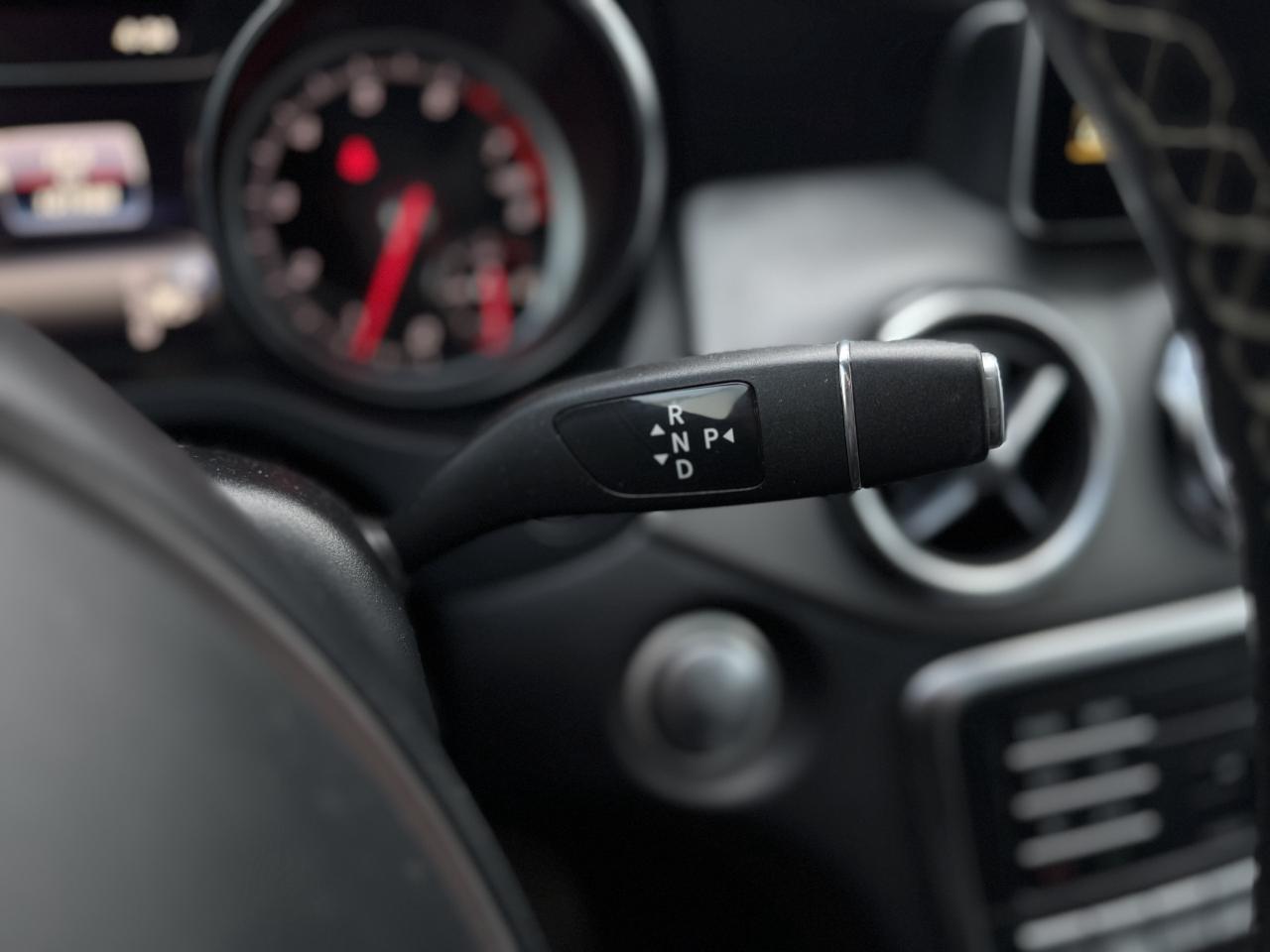 2018 Mercedes-Benz GLA GLA250 4MATIC / 0 ACCIDENTS Photo