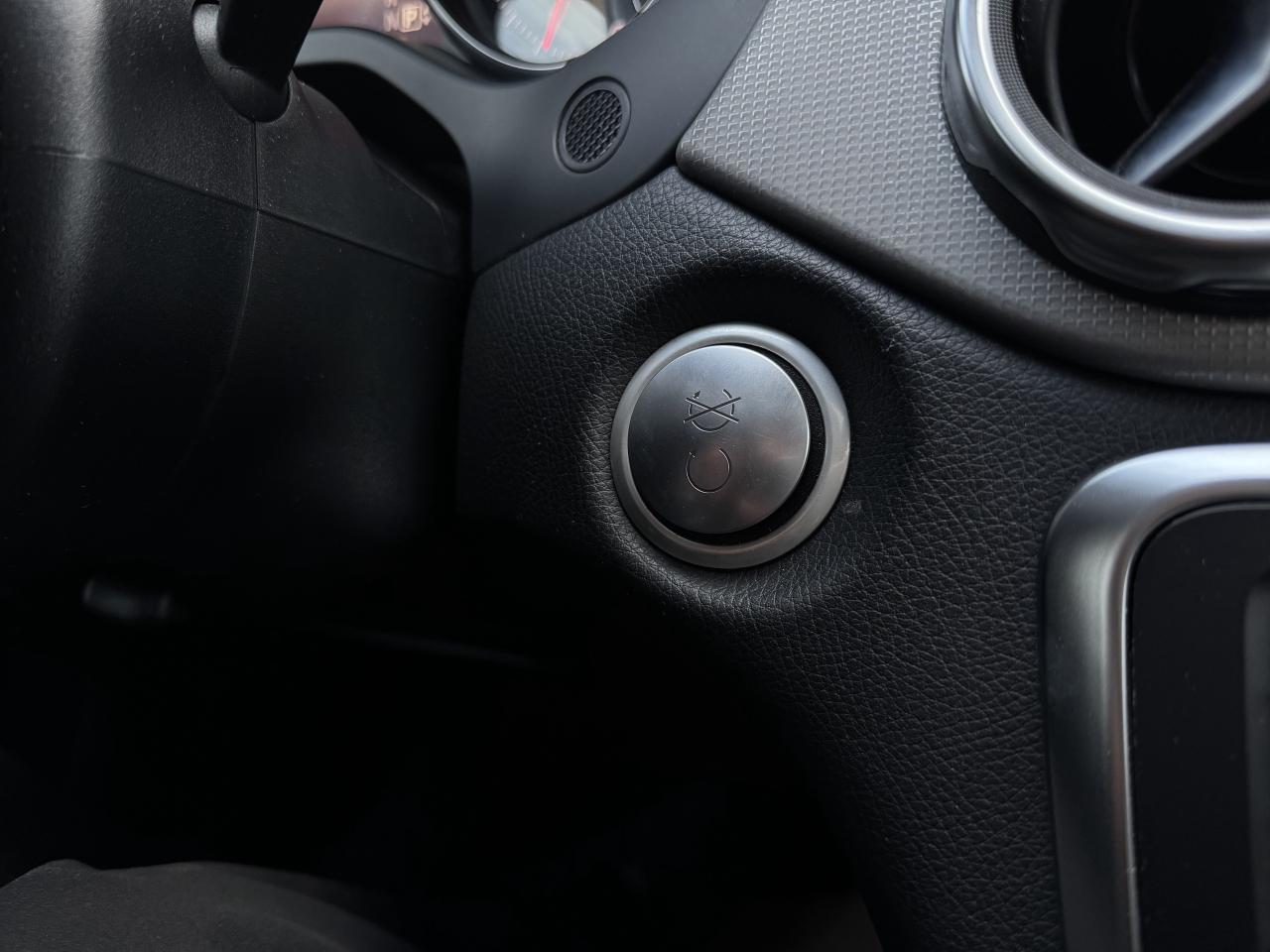 2018 Mercedes-Benz GLA GLA250 4MATIC / 0 ACCIDENTS Photo