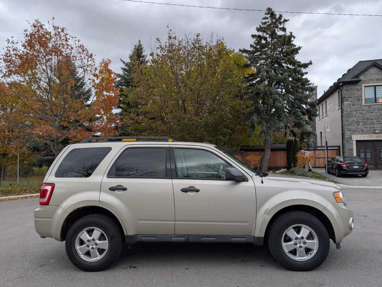 2012 Ford Escape FWD 4dr XLT Accident Free One Owner Photo3