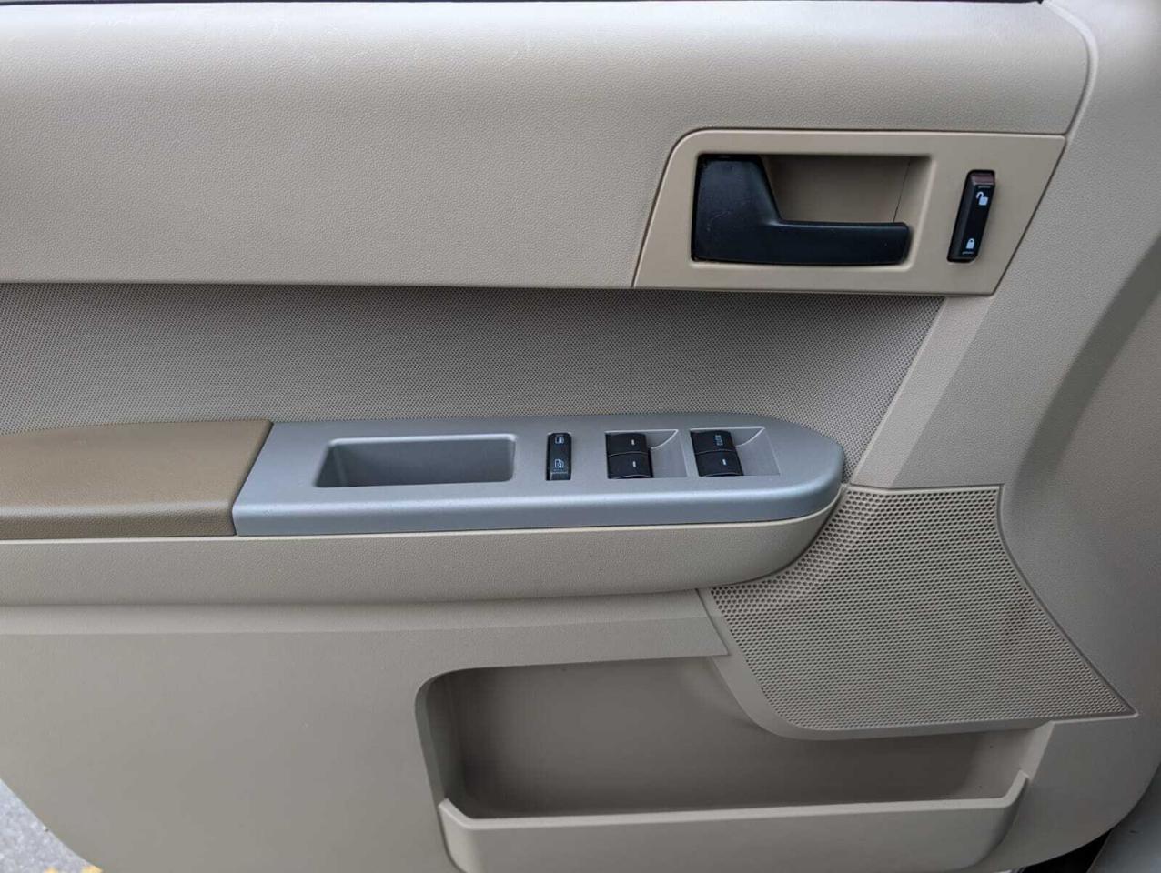 2012 Ford Escape FWD 4dr XLT Accident Free One Owner Photo