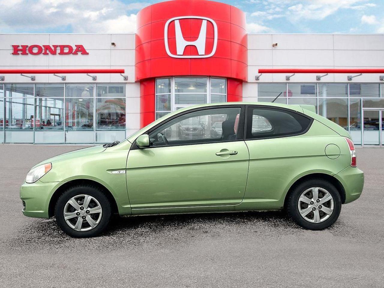 2010 Hyundai Accent GL Photo2