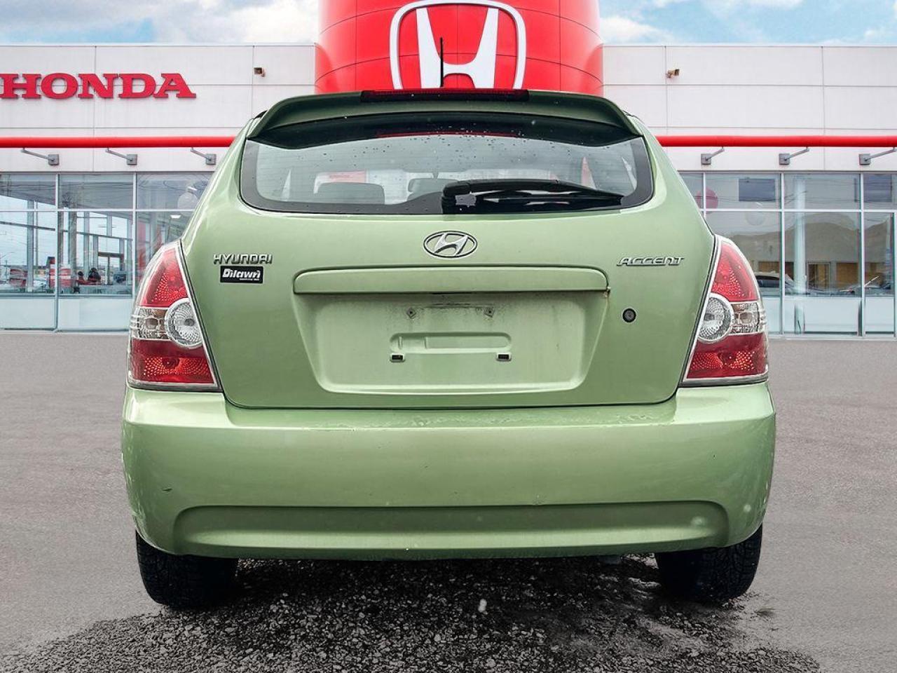 2010 Hyundai Accent GL Photo4