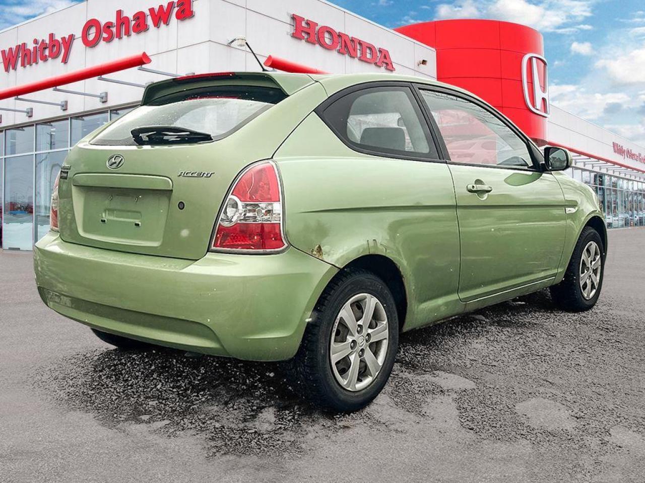 2010 Hyundai Accent GL Photo