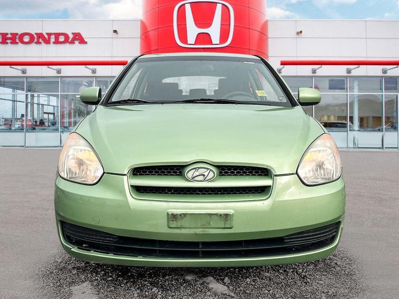 2010 Hyundai Accent GL Photo