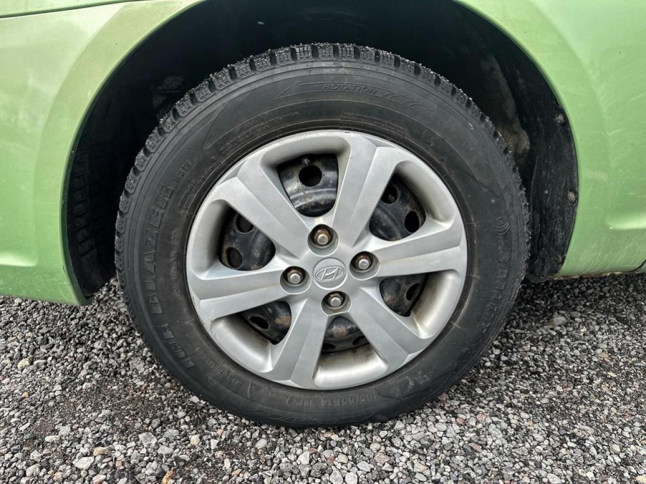 2010 Hyundai Accent GL Photo