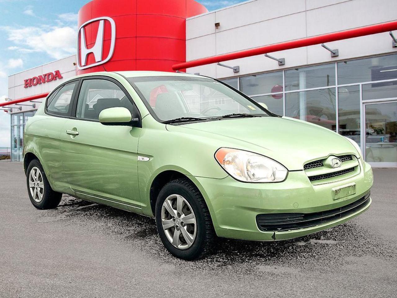 2010 Hyundai Accent GL Photo
