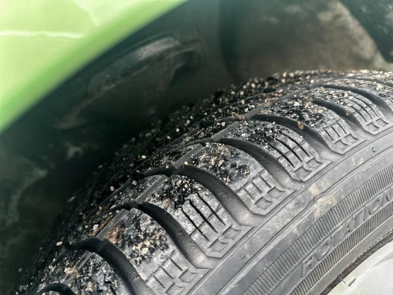 2010 Hyundai Accent GL Photo