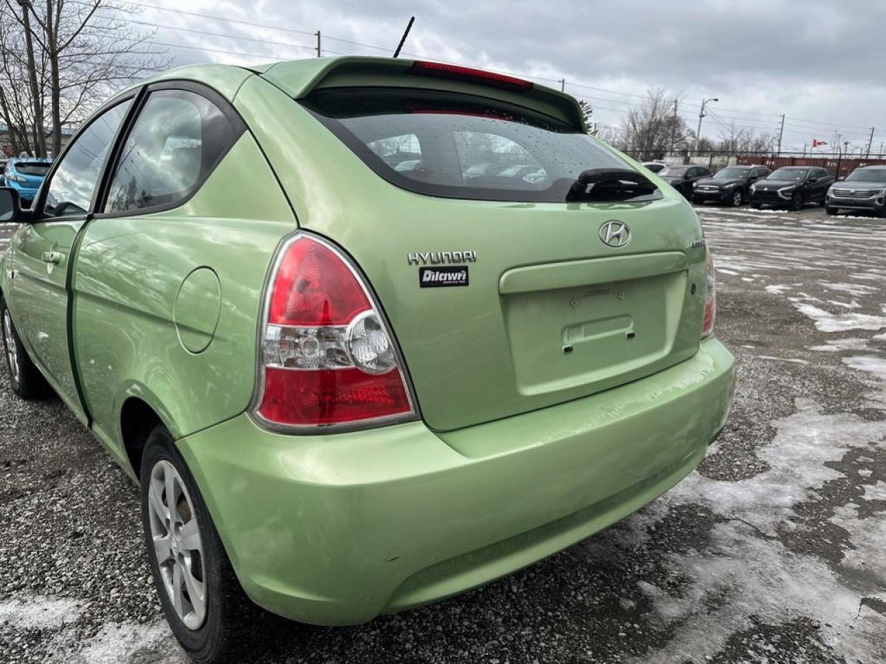 2010 Hyundai Accent GL Photo