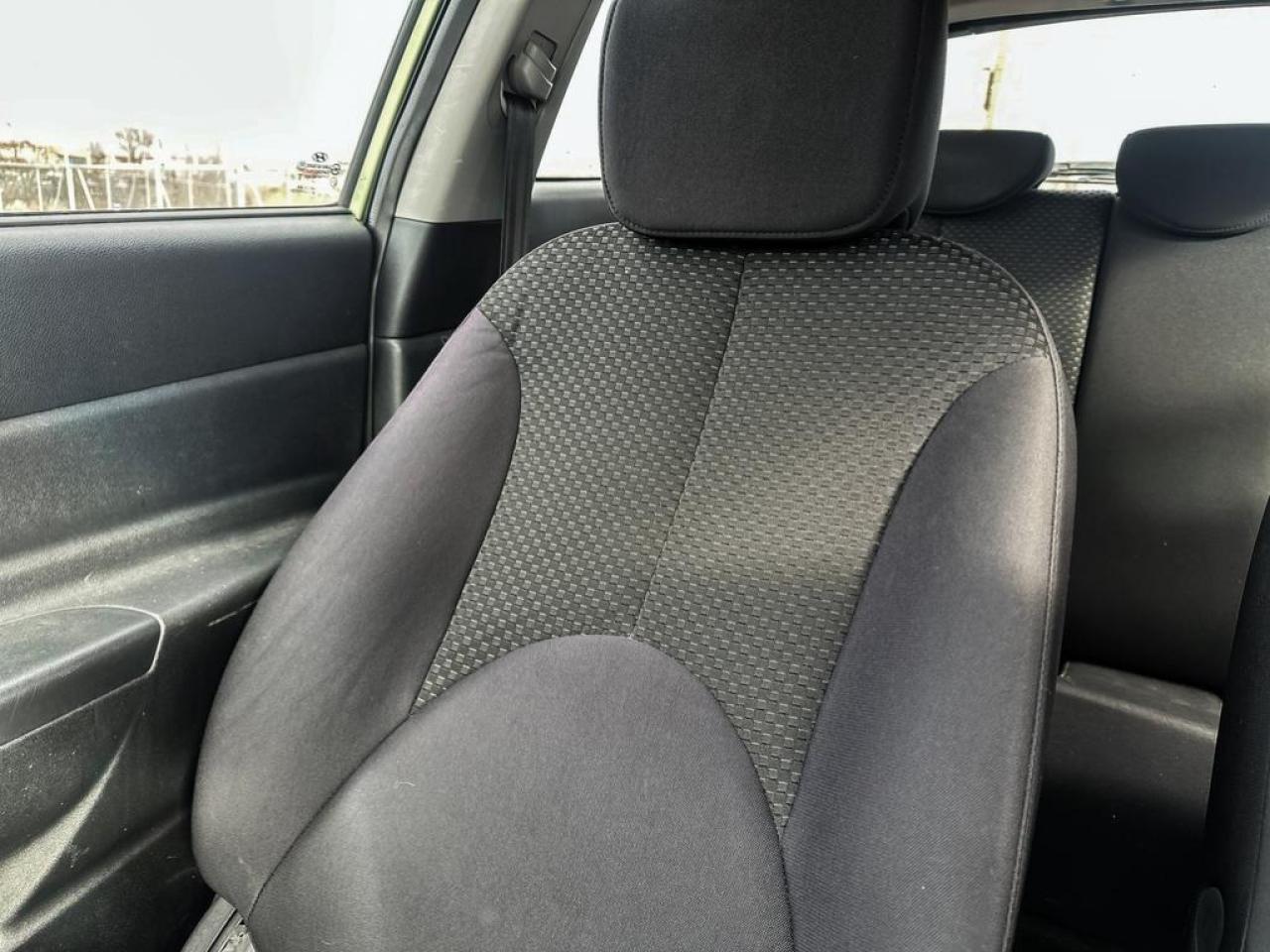 2010 Hyundai Accent GL Photo