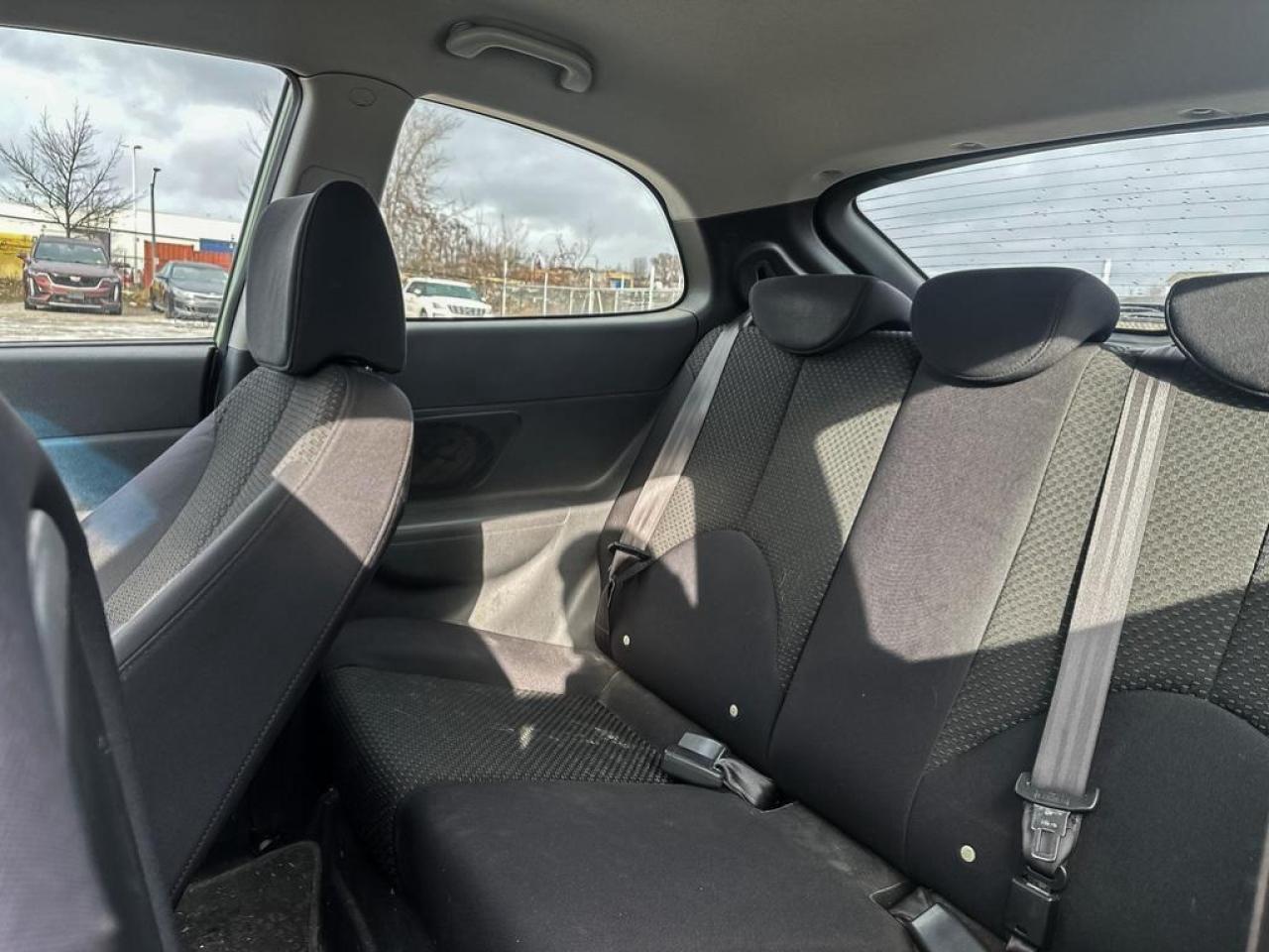 2010 Hyundai Accent GL Photo