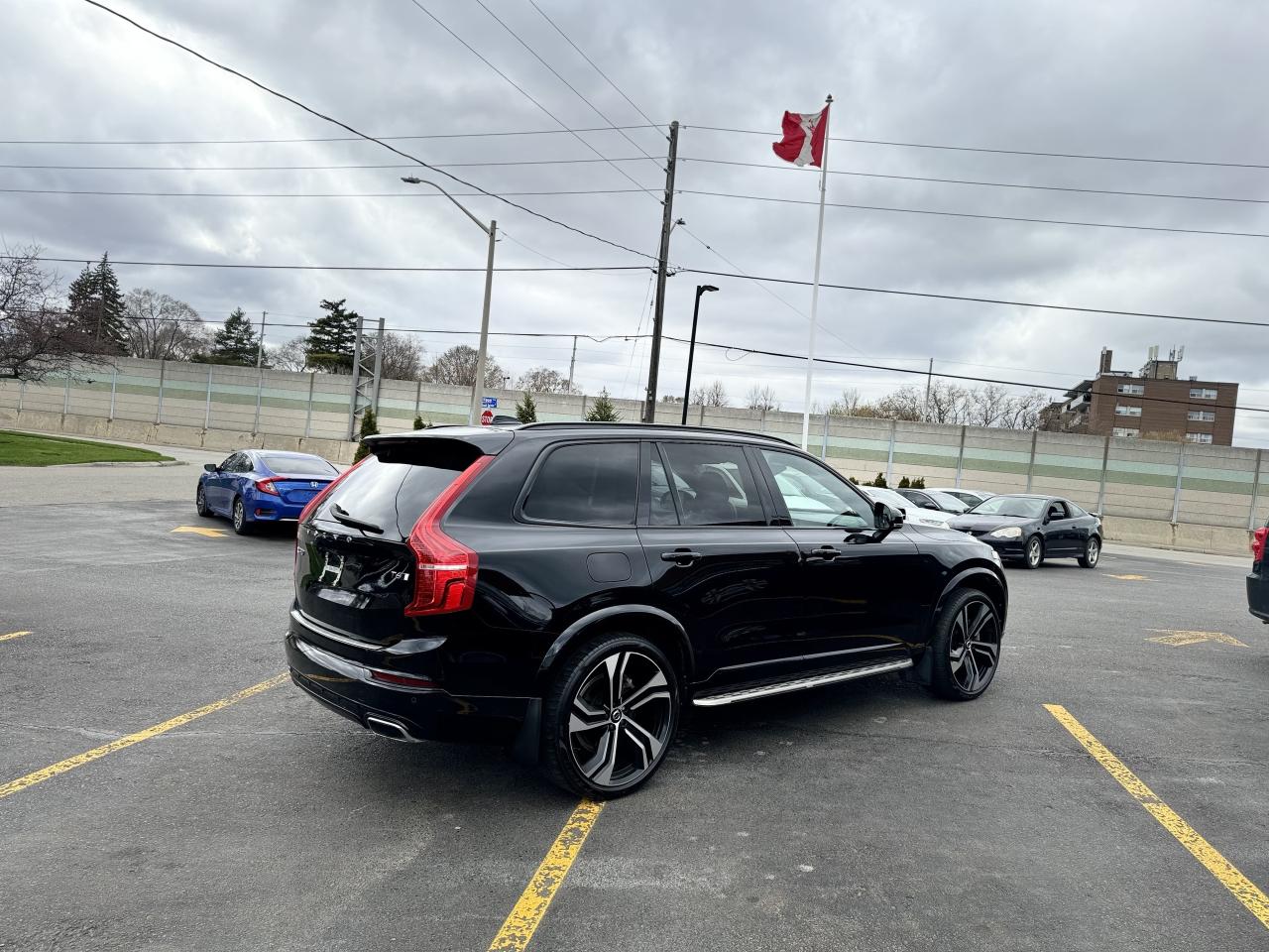 2021 Volvo XC90 T6 AWD R-Design 7-Seater Photo4