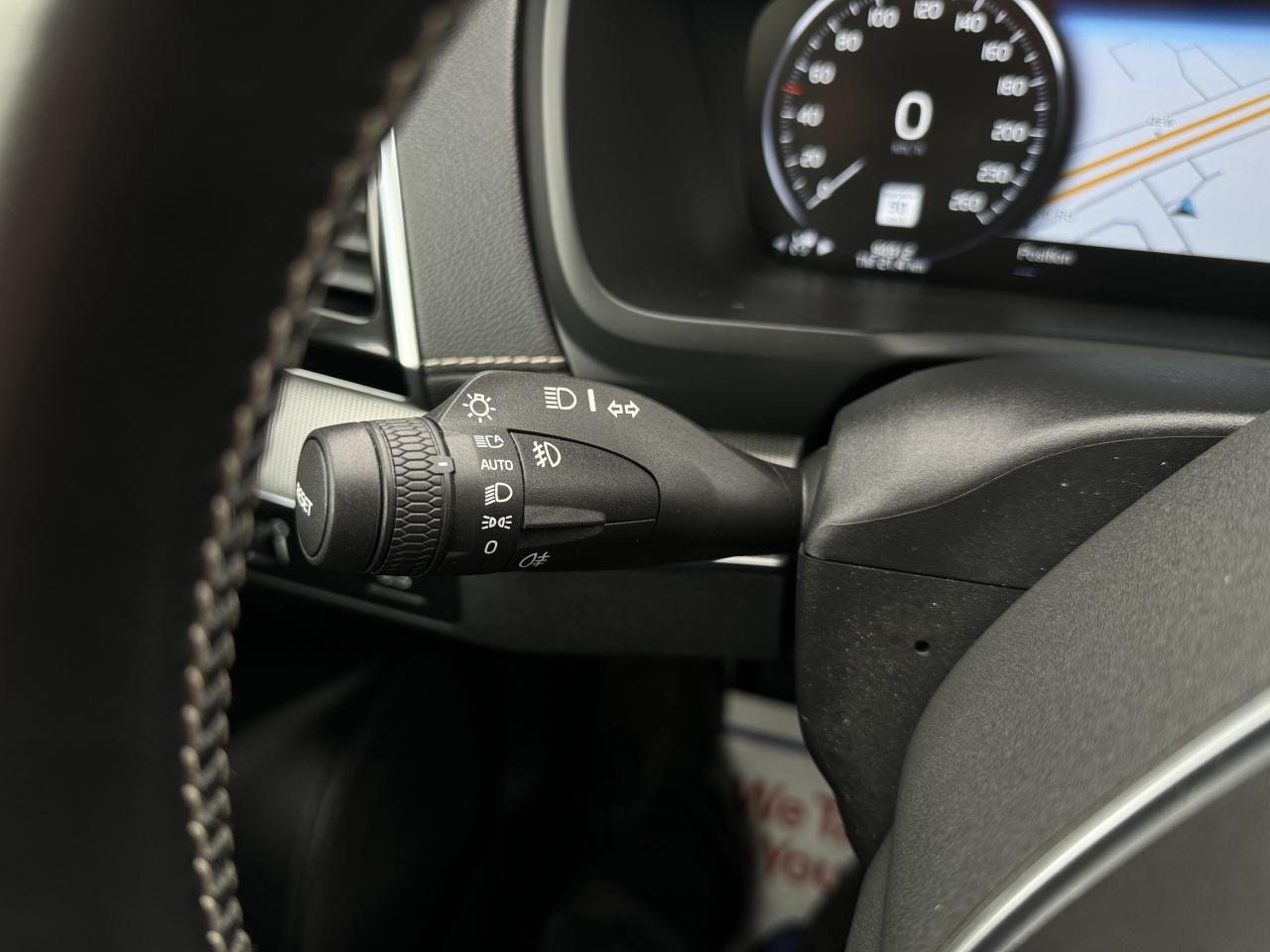 2021 Volvo XC90 T6 AWD R-Design 7-Seater Photo