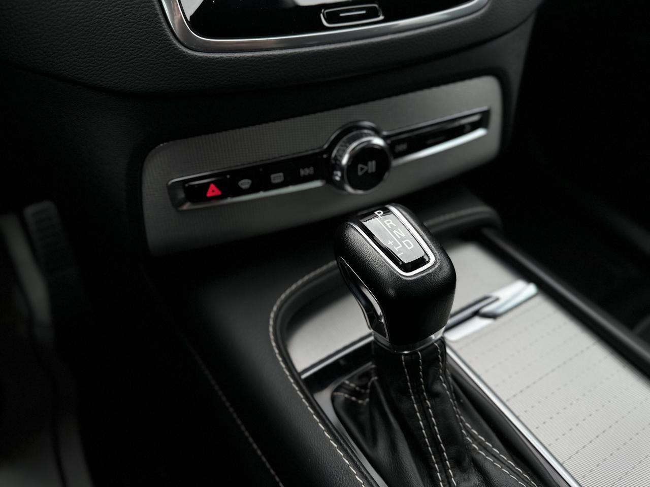 2021 Volvo XC90 T6 AWD R-Design 7-Seater Photo